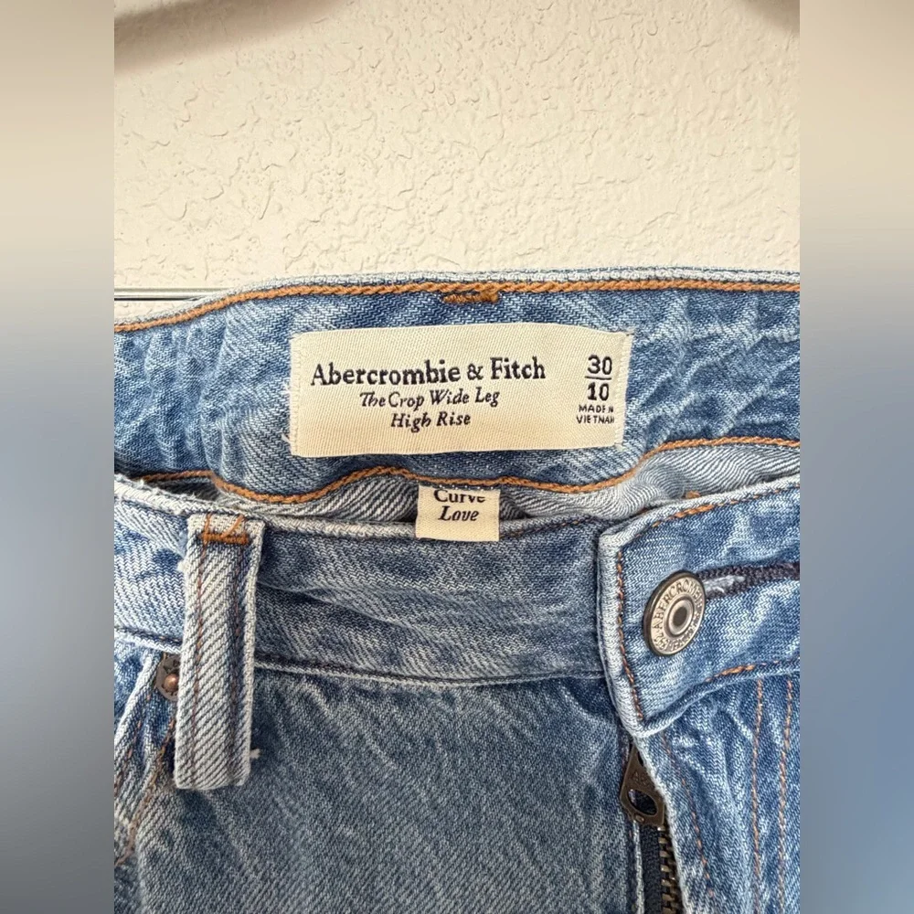 Abercrombie & Fitch Curve Love High Rise Crop Wide Leg Jeans | Size 10 - Picture 4 of 7